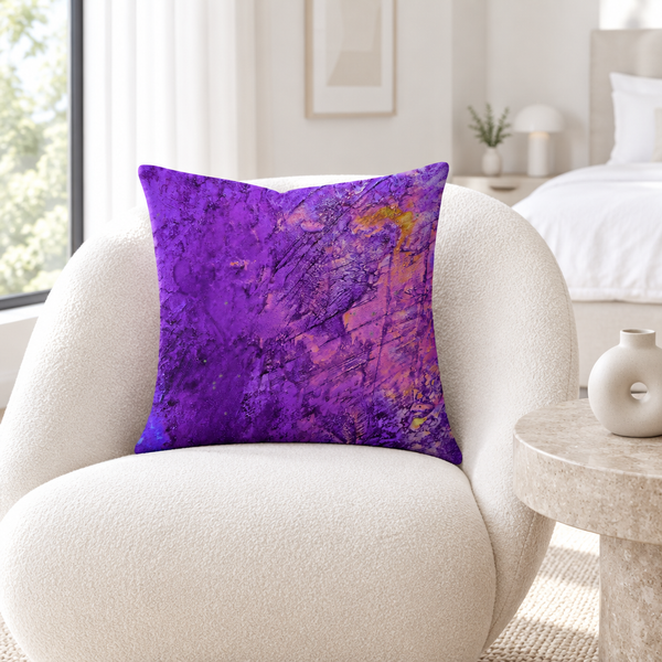 Amethyst pillow in a modern white lounge corner with a minimalist ceramic form